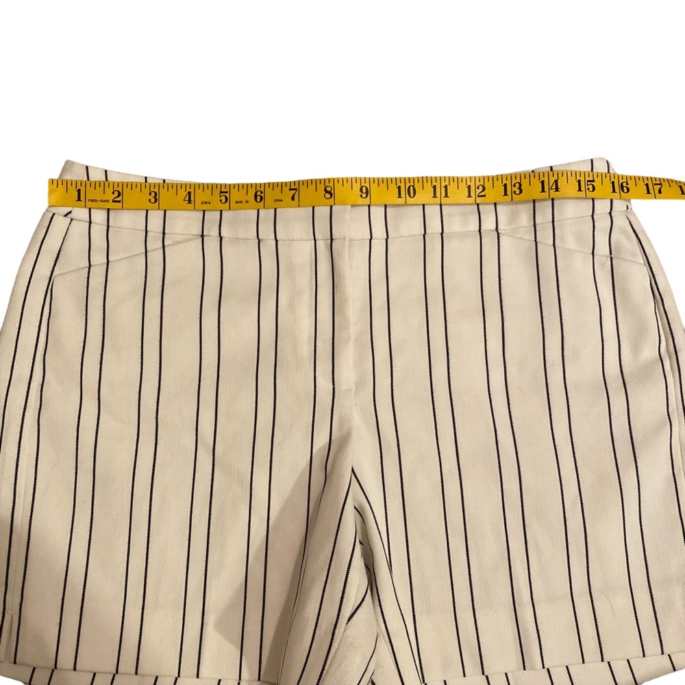WHITE HOUSE BLACK MARKET | BLACK & WHITE STRIPED SHORTS SZ 6 - Picture 4 of 11